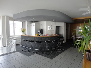 Kochstudio mit Restaurant und Empfangs-Bar in Reinach (BL)
